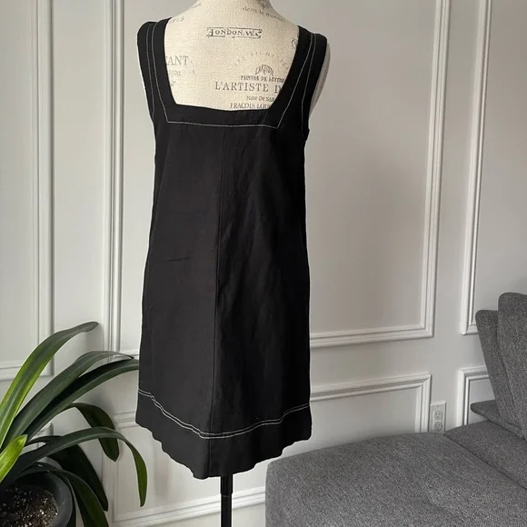 Elegant black shift dress with white contrast topstitching - Picture 3 of 8
